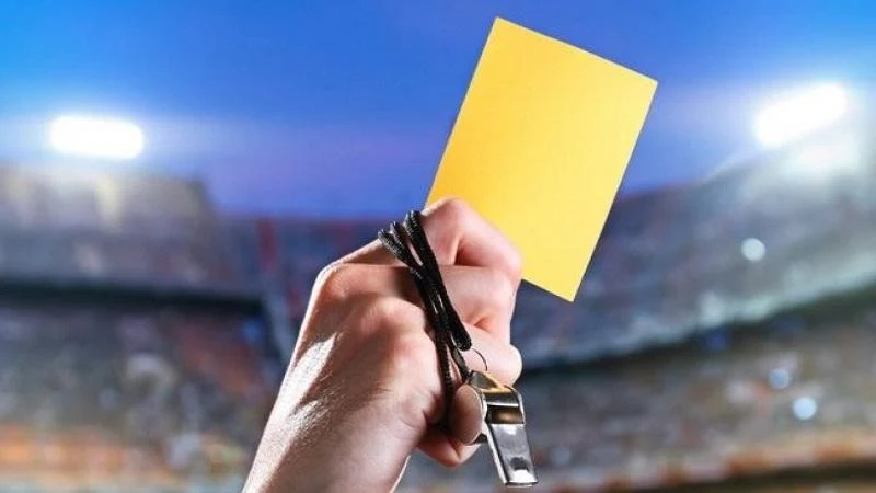 Thẻ vàng được rút nếu phạm lỗi đánh nguội 